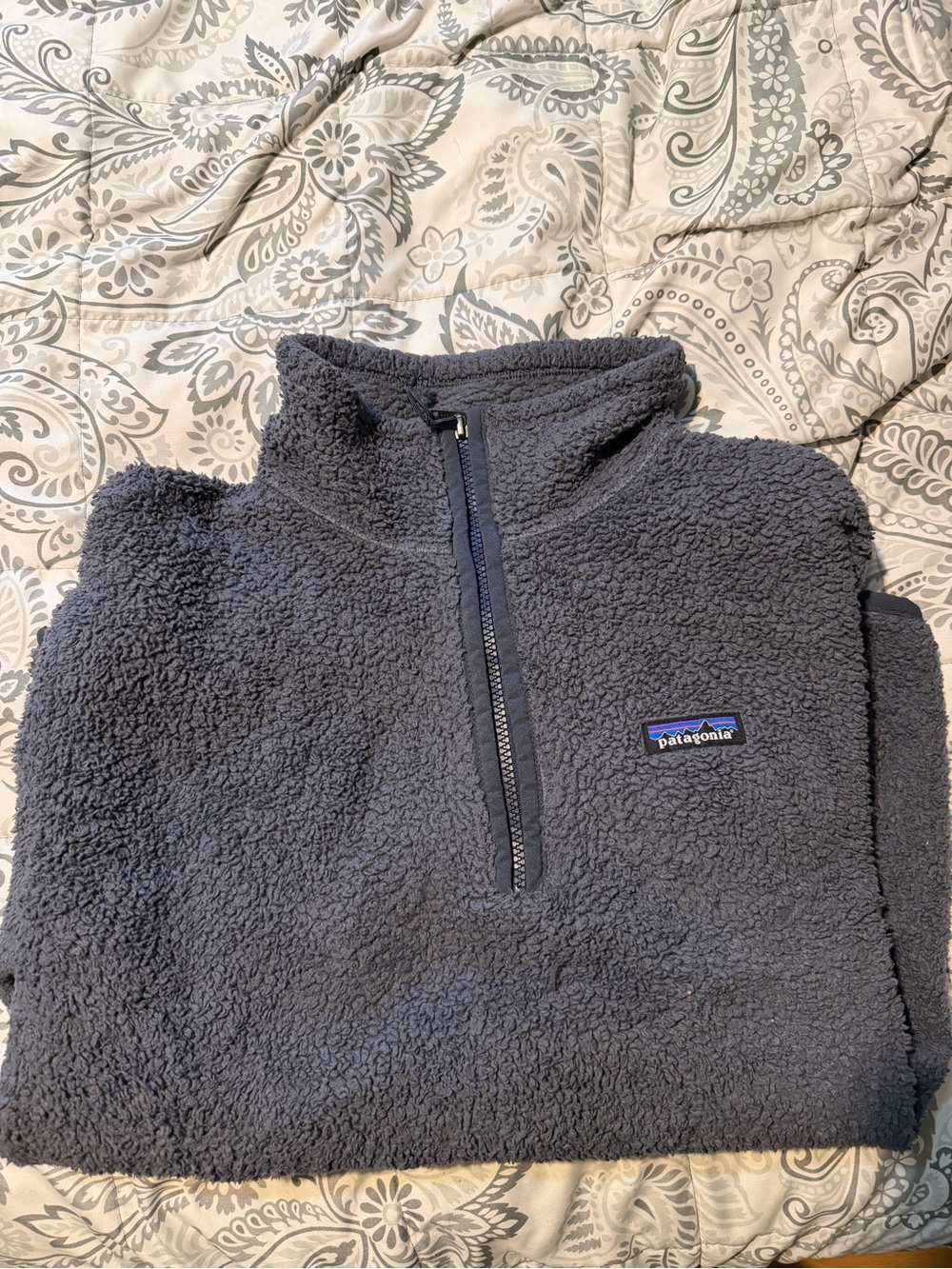 Patagonia Men’s Charcoal Gray Half-Zip Fleece Pullover